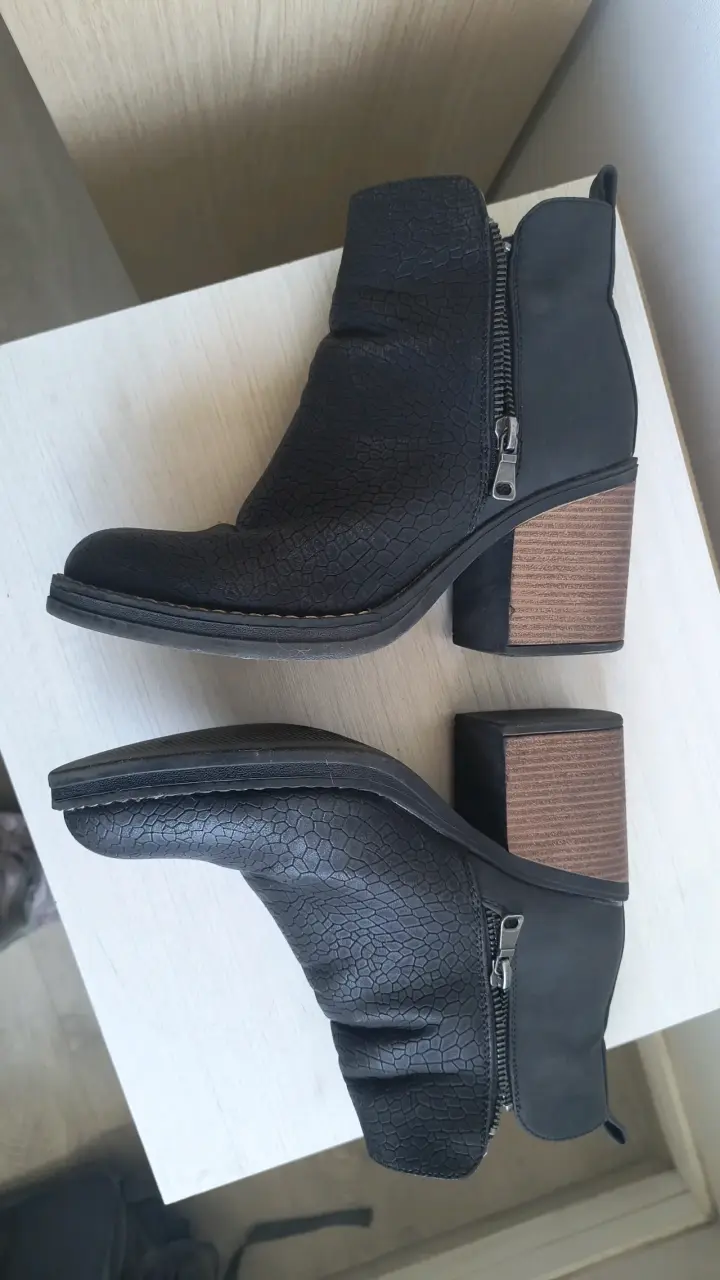 Botines negros con tacón - 4