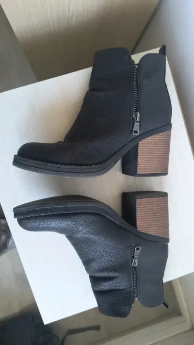 Botines negros con tacón - miniatura 4