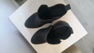 Botines negros con tacón - miniatura 6