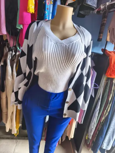 Conjunto de ropa elegante para mujer - miniatura 1