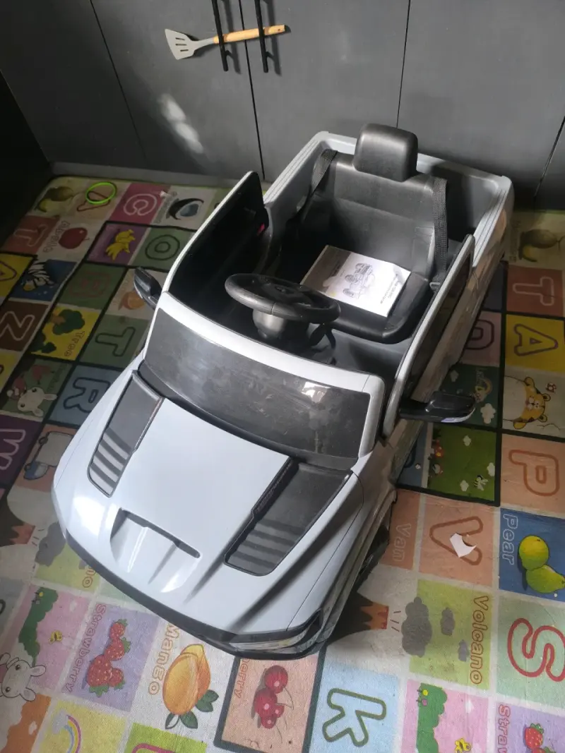 Camioneta eléctrica para niños RAM con luces LED - 4