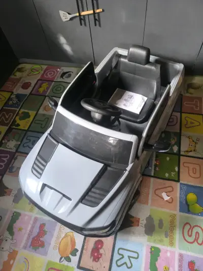 Camioneta eléctrica para niños RAM con luces LED - miniatura 4