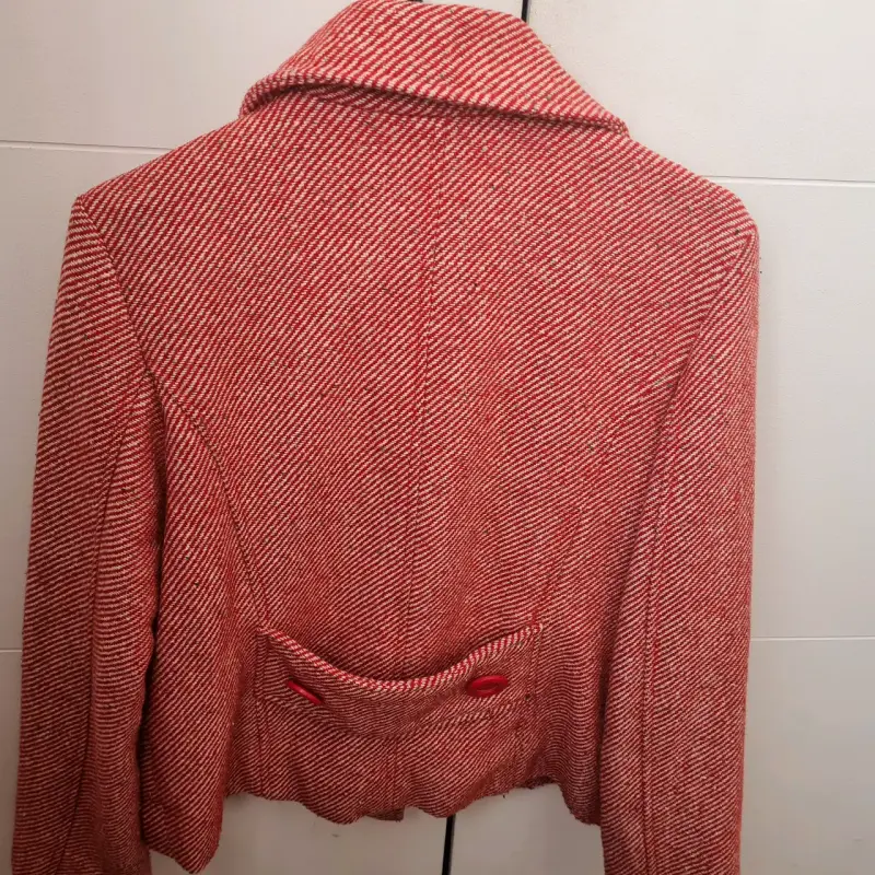 Chaqueta de lana roja con botones - 2