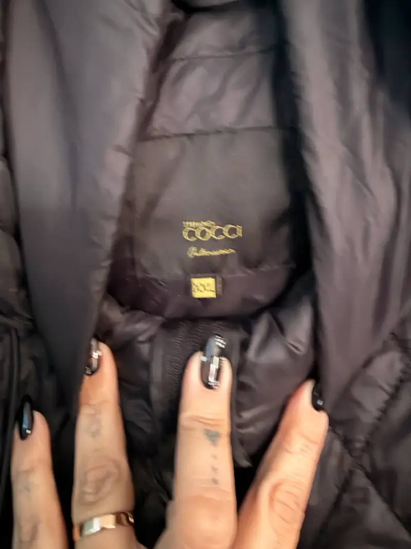 Chaqueta acolchada negra con capucha - 2