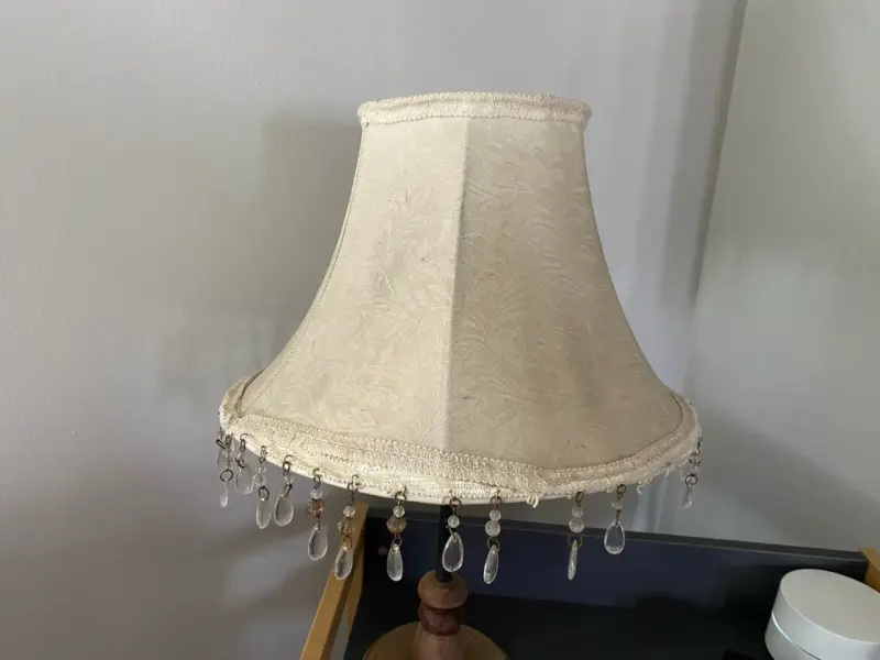 Lámpara de mesa vintage con pantalla beige - 2