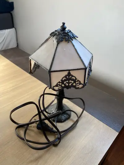 Lámpara de mesa a reparar con pie antiguo - miniatura 1