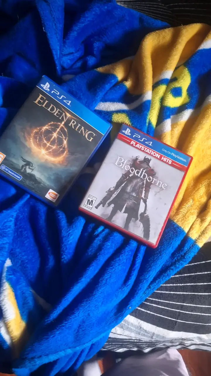 Juegos PS4 Elden Ring y Bloodborne