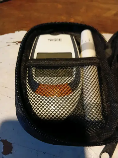 Glucómetro GoChek2 con estuche portátil - miniatura 2