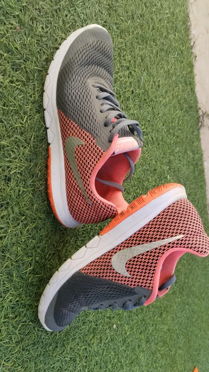 Zapatillas deportivas Nike gris y rosado - 3