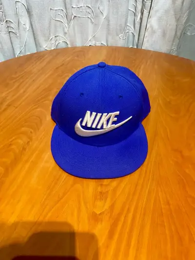 Gorro azul Nike estilo snapback - miniatura 1