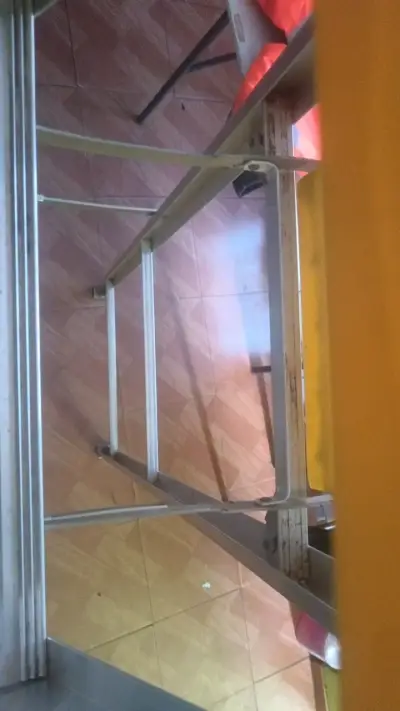 Escalera de aluminio plegable resistente - miniatura 4