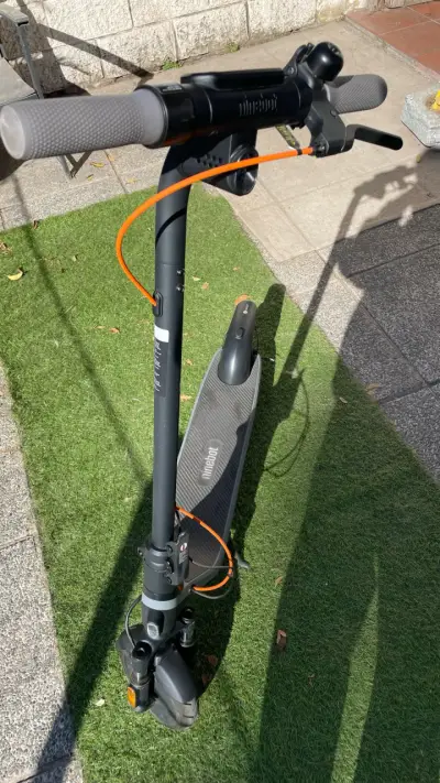 Scooter eléctrico Ninebot usado - miniatura 1