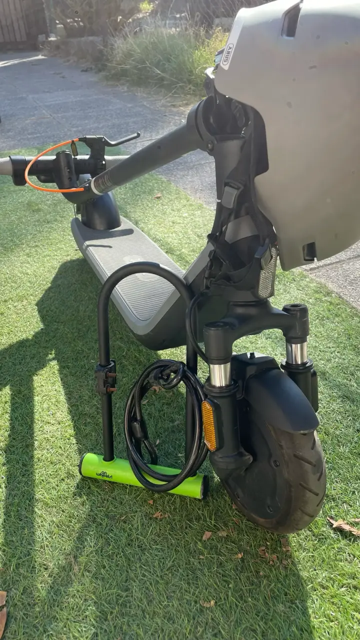 Scooter eléctrico Ninebot usado - 3