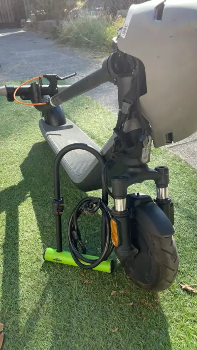 Scooter eléctrico Ninebot usado - miniatura 3