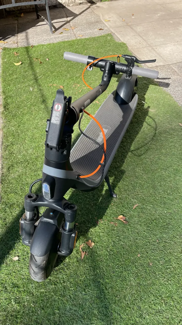 Scooter eléctrico Ninebot usado - 4