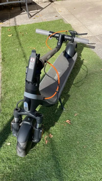 Scooter eléctrico Ninebot usado - miniatura 4