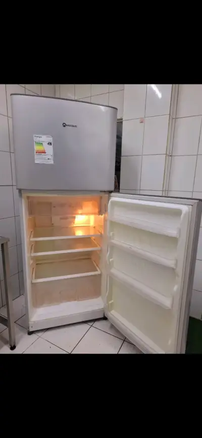 Refrigerador Mademsa de dos puertas - miniatura 3