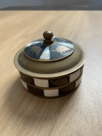 Adorno decorativo  metal con diseño de elefantes - miniatura 1