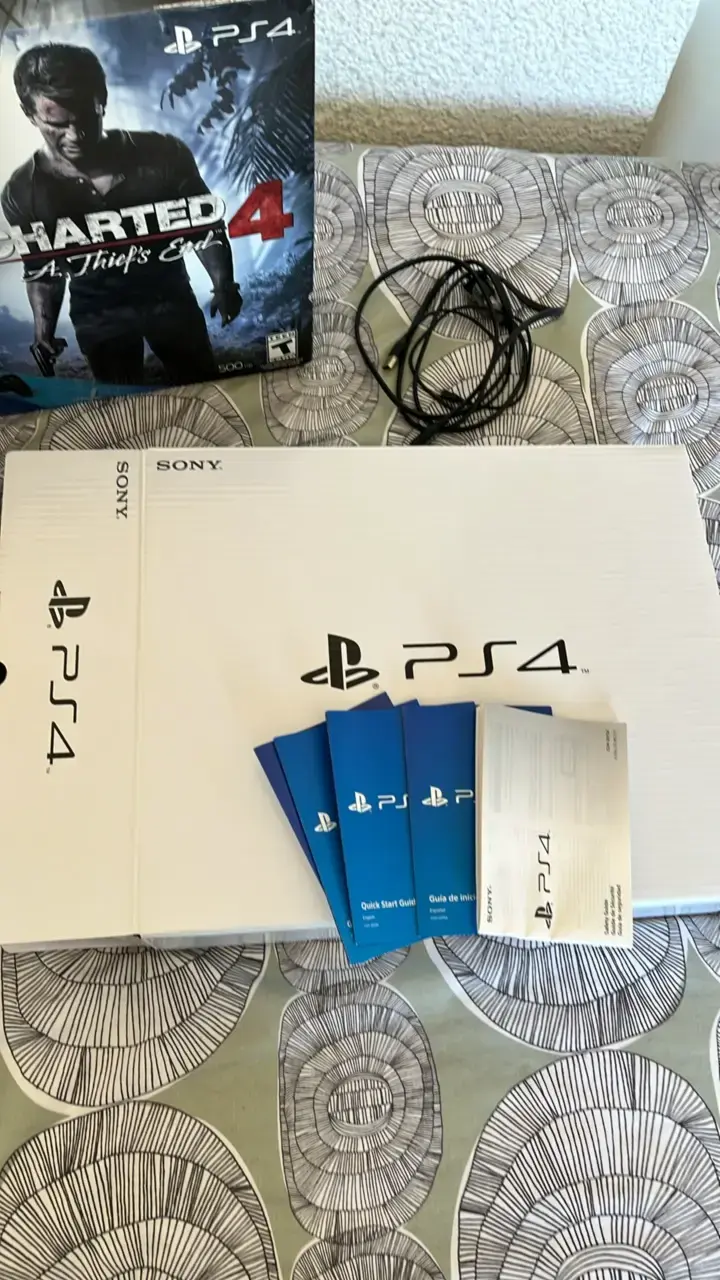 Consola PS4 con juegos y control naranja - 5