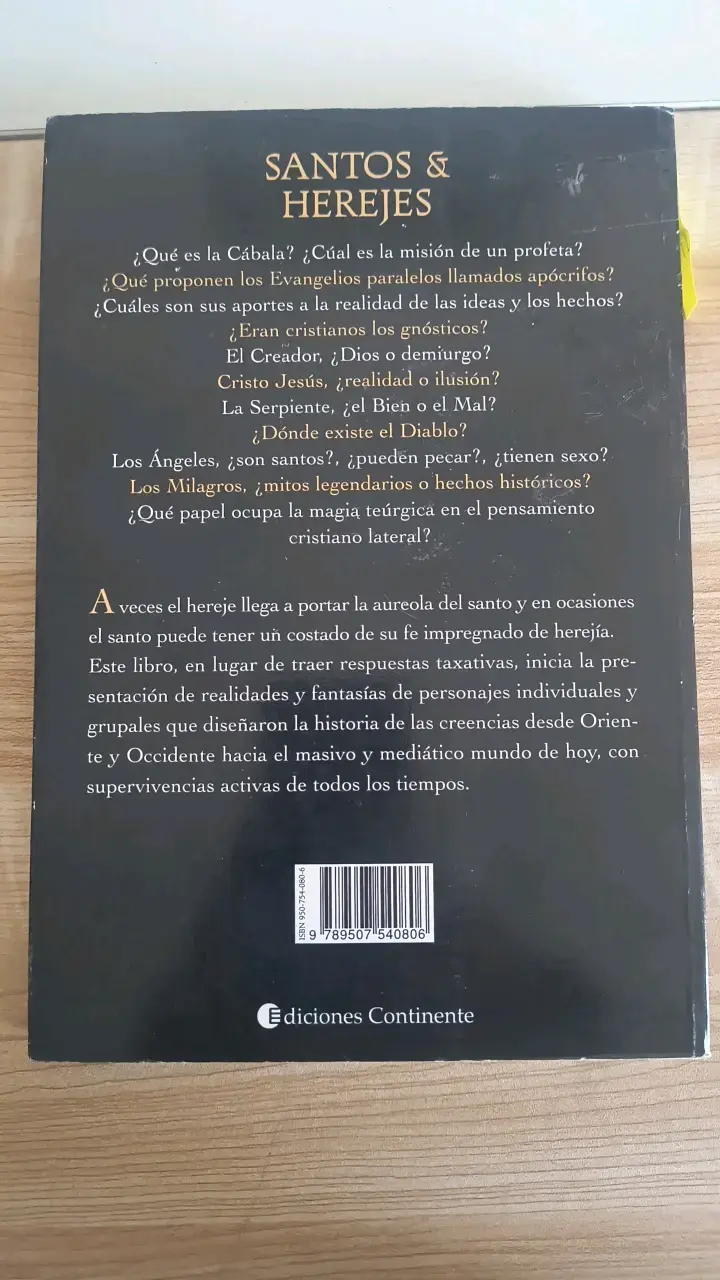 Libro 'Santos & Herejes' de Roque de Pedro - 2