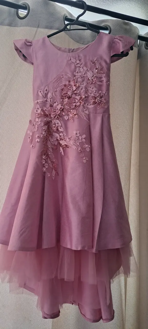 Vestido de fiesta rosa con bordado floral - 2