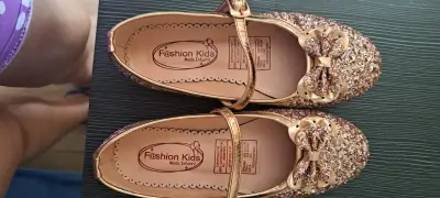 Zapatos de niña Fashion Kids dorados con brillo - miniatura 2