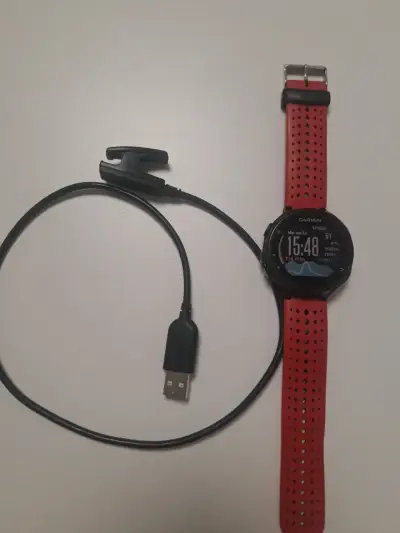 Reloj deportivo Garmin Forerunner con correa roja - miniatura 1