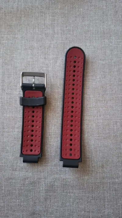 Reloj deportivo Garmin Forerunner con correa roja - miniatura 3