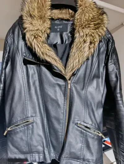 Chaqueta de cuero verde con cierre dorado - miniatura 5