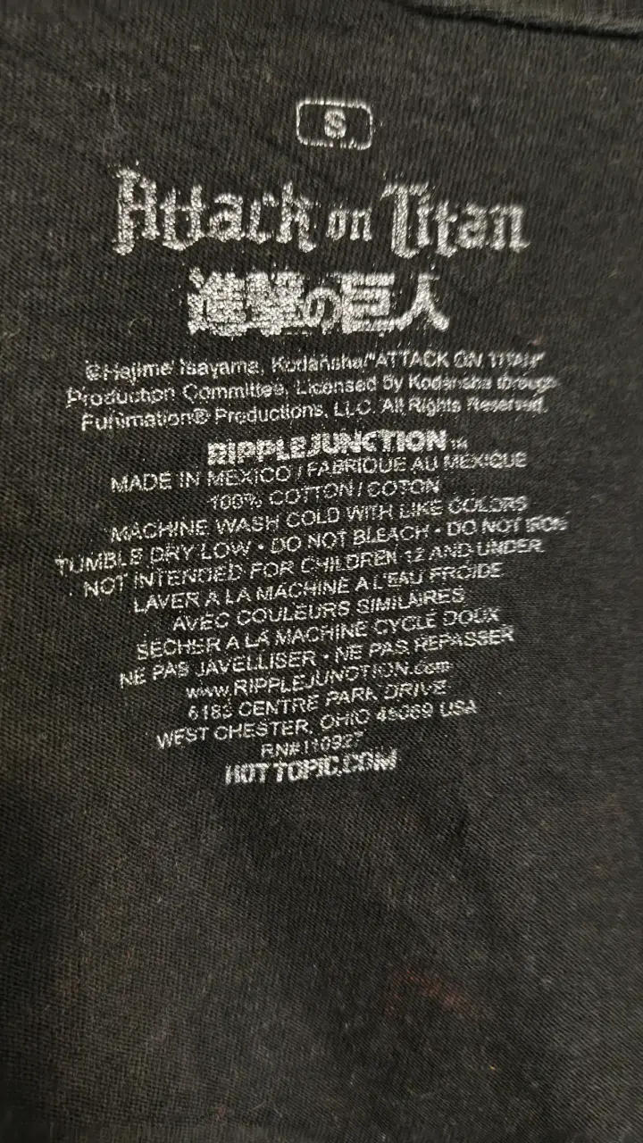 Polera negra Attack on Titan - 3