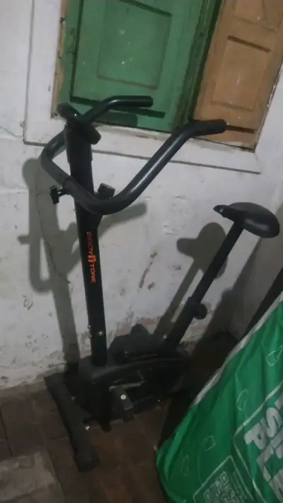 Bicicleta estática Bodytone para ejercicio - miniatura 1