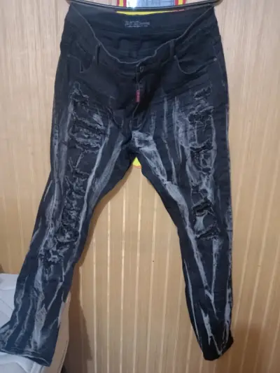 Jeans negros desgastados para hombre - miniatura 1