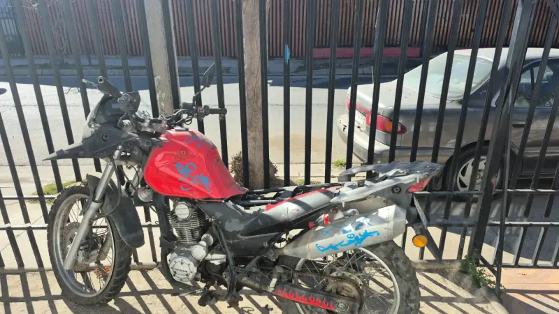 Moto todoterreno usada para reparación