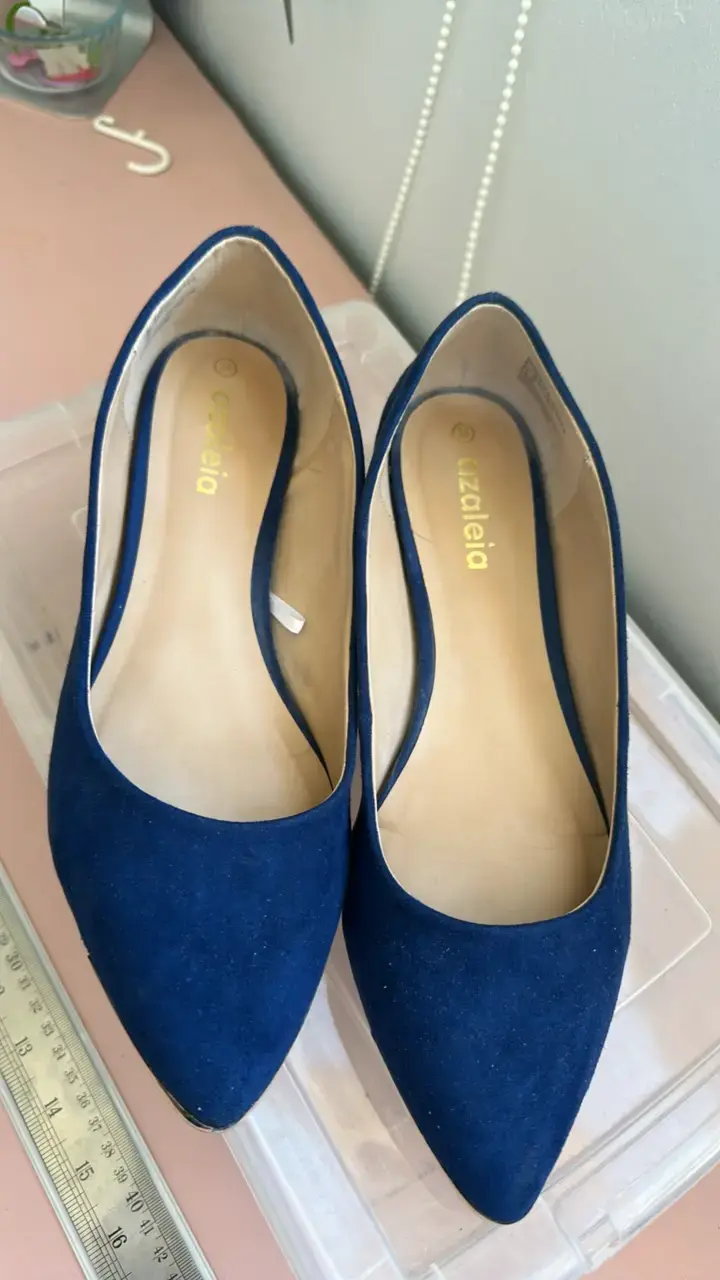 Zapatos planos azul marino con punta metálica - 2