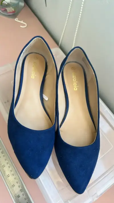 Zapatos planos azul marino con punta metálica - miniatura 2