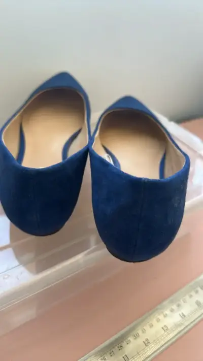 Zapatos planos azul marino con punta metálica - miniatura 3