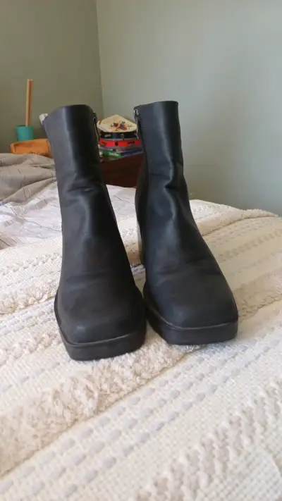 Botines de cuero negro para mujer - miniatura 1