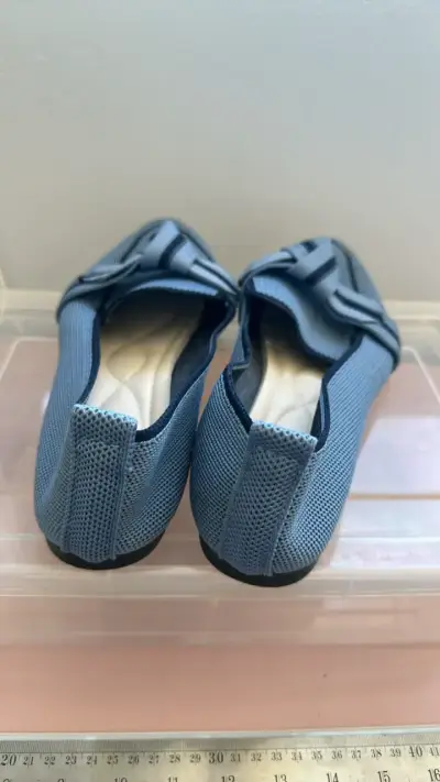 Zapatos planos azules con lazo elegante - miniatura 2