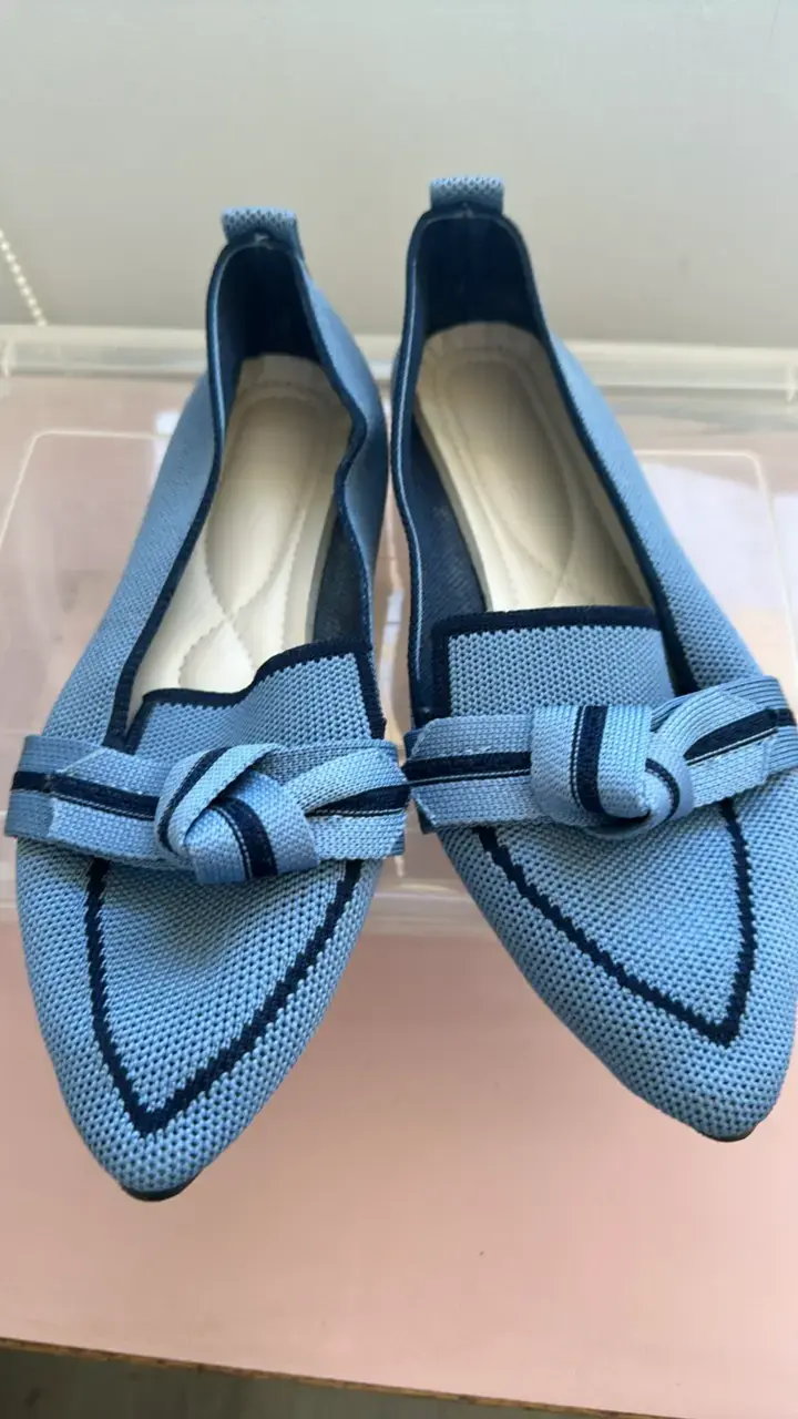 Zapatos planos azules con lazo elegante - 3