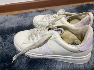 Zapatillas blancas de lona estilo casual - miniatura 4
