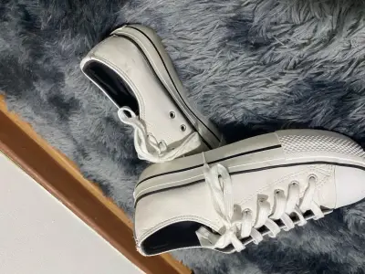 Zapatillas blancas de lona estilo casual - miniatura 5
