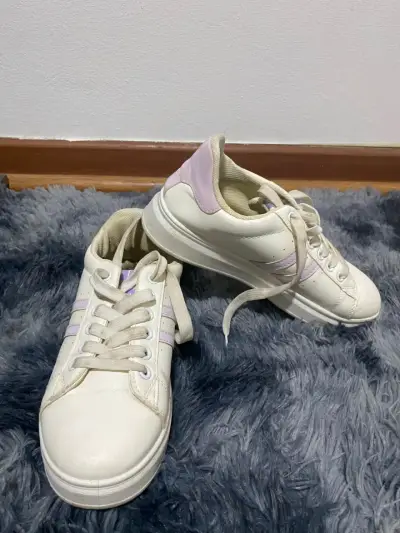Zapatillas blancas de lona estilo casual - miniatura 6