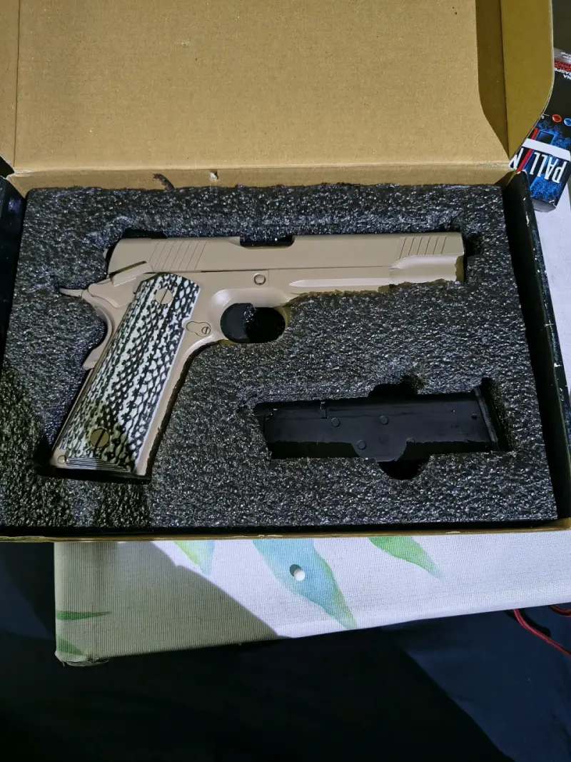 M1911 Airsoft, + 1 mag + GAS (Un poco usado) - 4