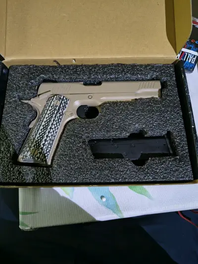 M1911 Airsoft, + 1 mag + GAS (Un poco usado) - miniatura 4