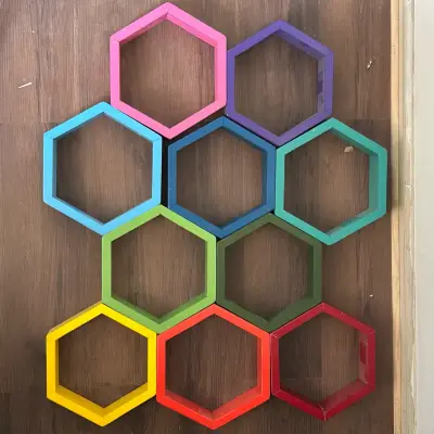 Estantes hexagonales de colores - miniatura 1
