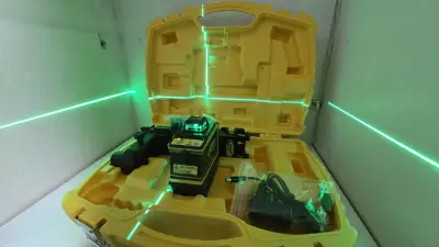 Nivel láser LT58G con estuche y accesorios - miniatura 1