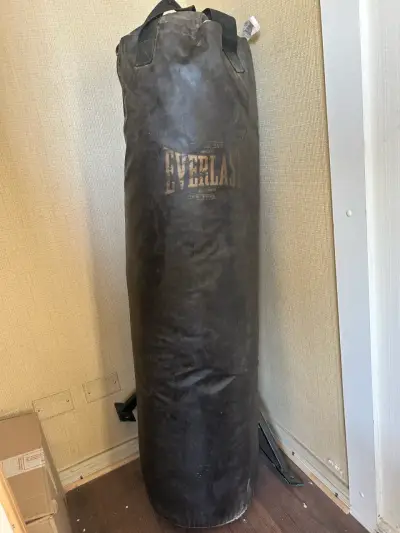Saco de boxeo Everlast usado - miniatura 1
