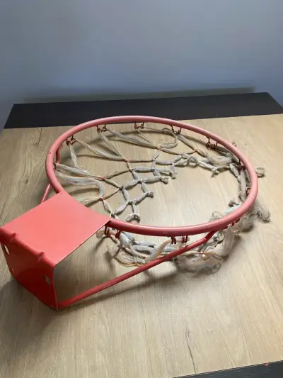 Aro de baloncesto con red usada - miniatura 2