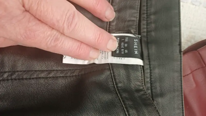 Pantalones de cuero sintético negros - 3