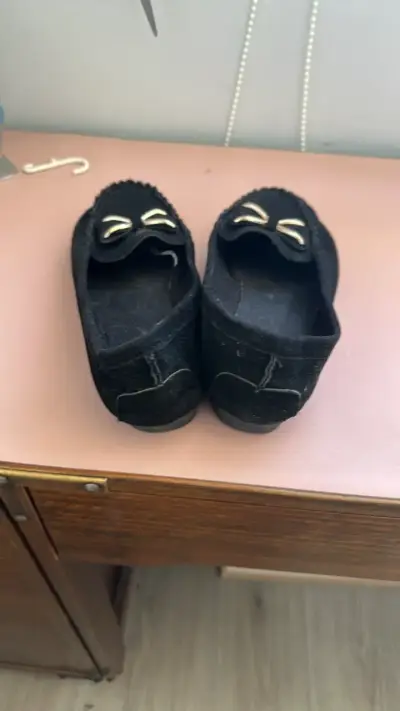 Mocasines negros con detalle de lazo - miniatura 3
